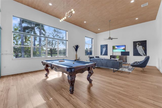 13890 SW 41st St, Davie, FL 33330