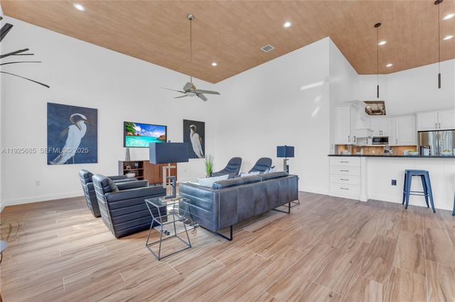 13890 SW 41st St, Davie, FL 33330