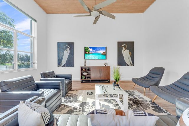 13890 SW 41st St, Davie, FL 33330