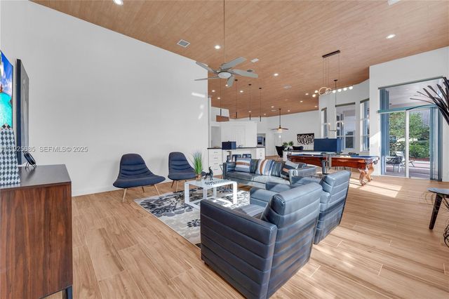 13890 SW 41st St, Davie, FL 33330