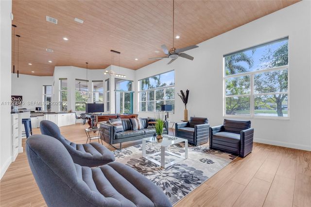 13890 SW 41st St, Davie, FL 33330