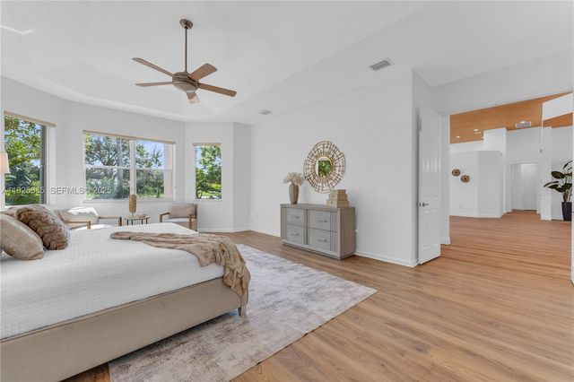 13890 SW 41st St, Davie, FL 33330