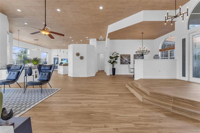 13890 SW 41st St, Davie, FL 33330