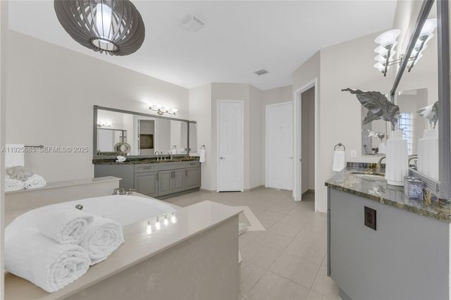 13890 SW 41st St, Davie, FL 33330