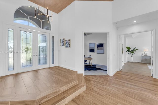 13890 SW 41st St, Davie, FL 33330