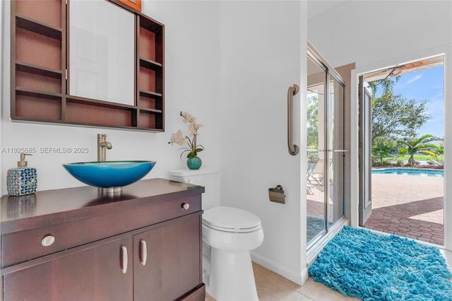 13890 SW 41st St, Davie, FL 33330