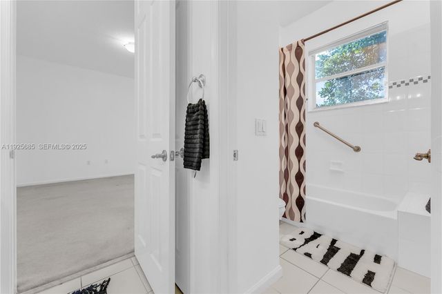 13890 SW 41st St, Davie, FL 33330