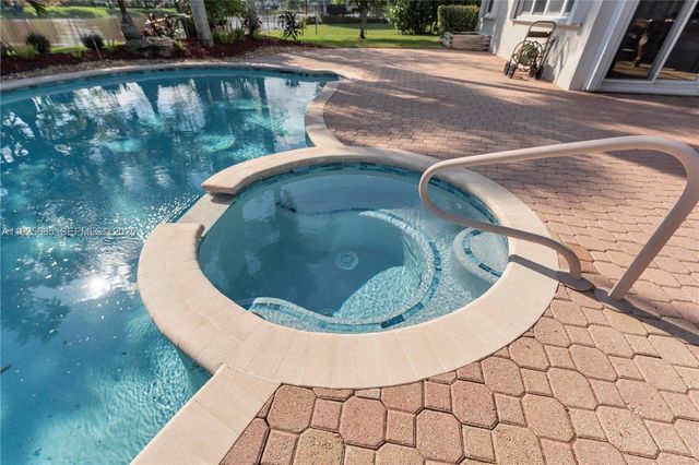 13890 SW 41st St, Davie, FL 33330