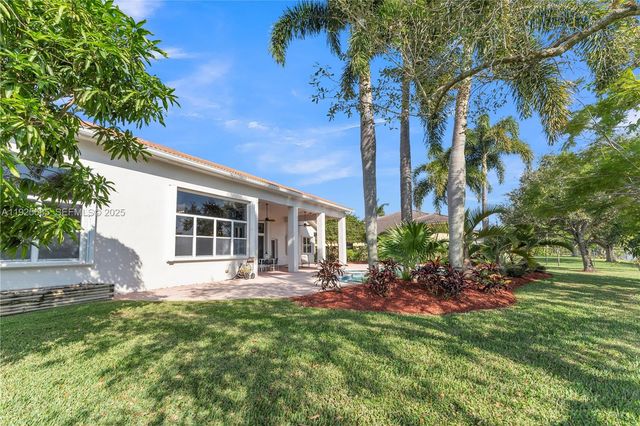 13890 SW 41st St, Davie, FL 33330