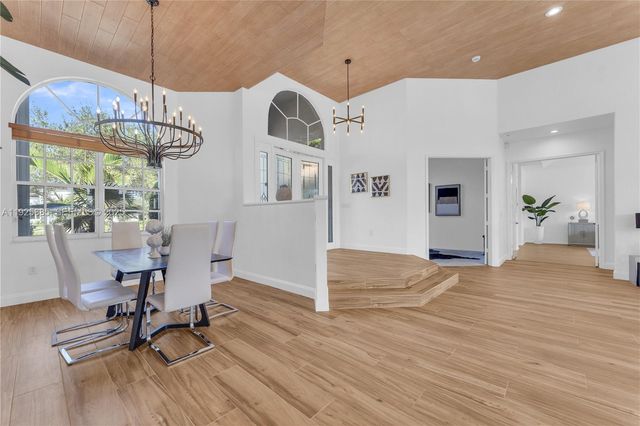 13890 SW 41st St, Davie, FL 33330