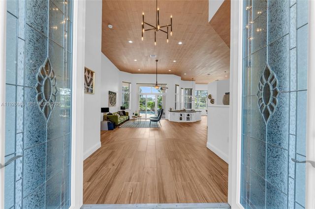 13890 SW 41st St, Davie, FL 33330