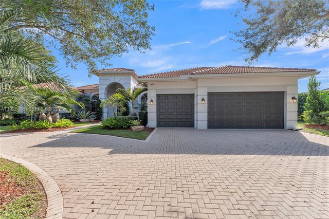 13890 SW 41st St, Davie, FL 33330