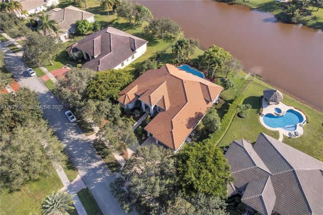 13890 SW 41st St, Davie, FL 33330