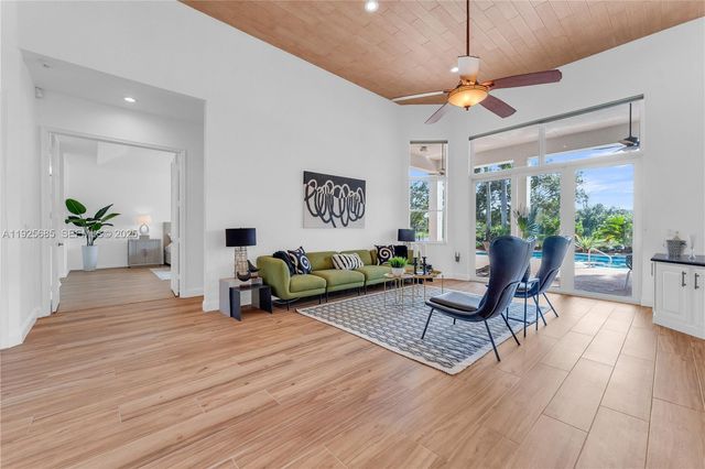 13890 SW 41st St, Davie, FL 33330