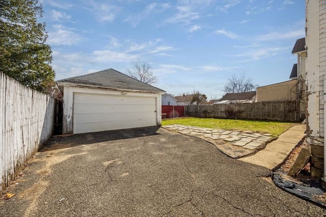 25-27 Santa Barbara St, Springfield, MA 01104