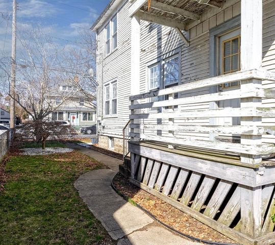 25-27 Santa Barbara St, Springfield, MA 01104