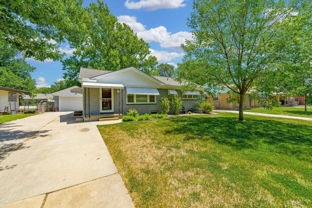 1932 N Sheridan St, Wichita, KS 67203