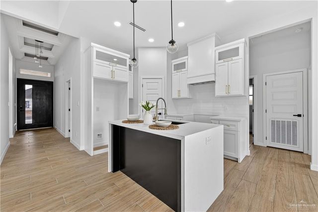 1307 S 9th Street, Alamo, TX 78516