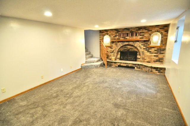 915 Fuller Street S, Shakopee, MN 55379