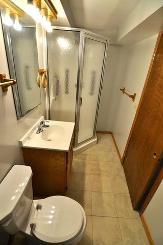 915 Fuller Street S, Shakopee, MN 55379