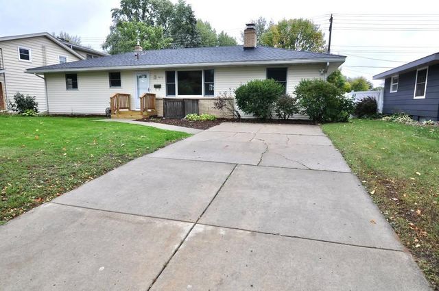 915 Fuller Street S, Shakopee, MN 55379