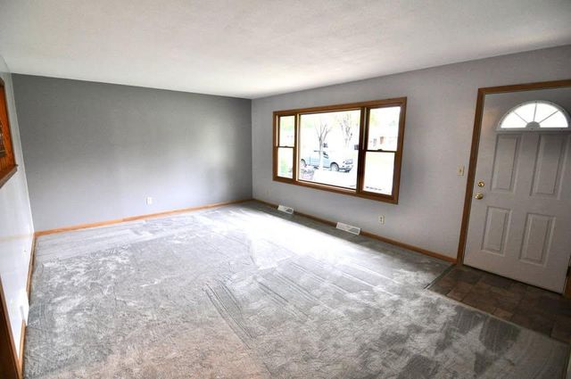 915 Fuller Street S, Shakopee, MN 55379