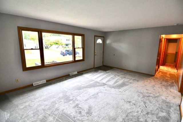 915 Fuller Street S, Shakopee, MN 55379
