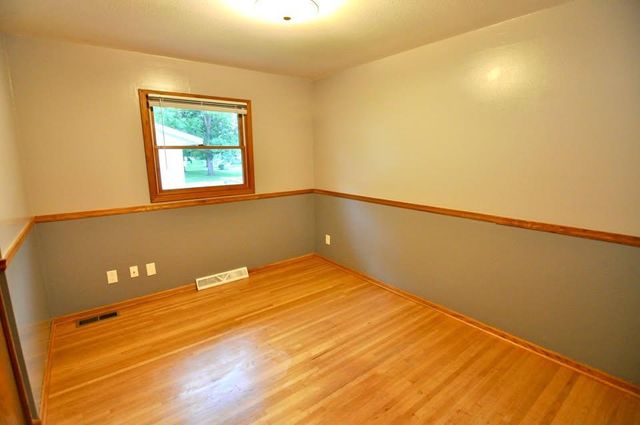 915 Fuller Street S, Shakopee, MN 55379