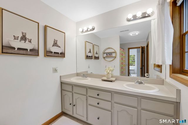 16 Founders Way, Monroe, CT 06468