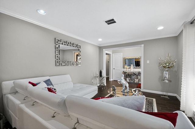 2514 Creekleaf Road, Houston, TX 77068