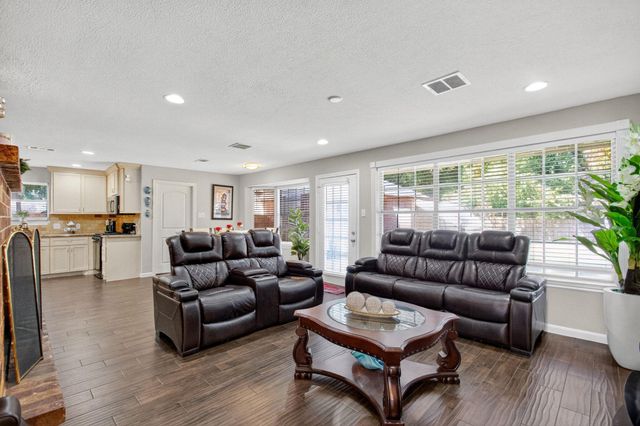 2514 Creekleaf Road, Houston, TX 77068