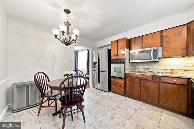 2011 FOULK RD, Wilmington, DE 19810