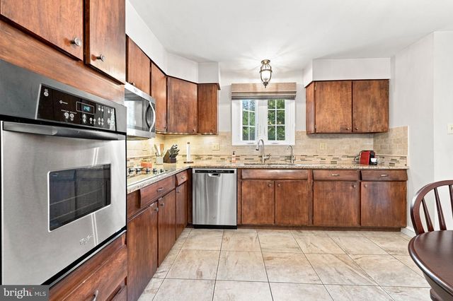 2011 FOULK RD, Wilmington, DE 19810