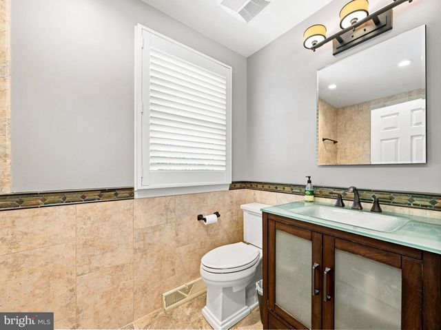 2011 FOULK RD, Wilmington, DE 19810