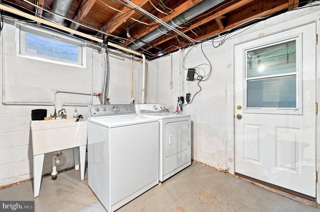 2011 FOULK RD, Wilmington, DE 19810