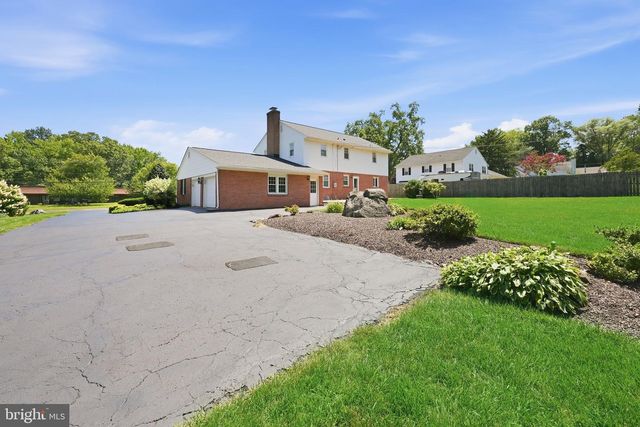 2011 FOULK RD, Wilmington, DE 19810