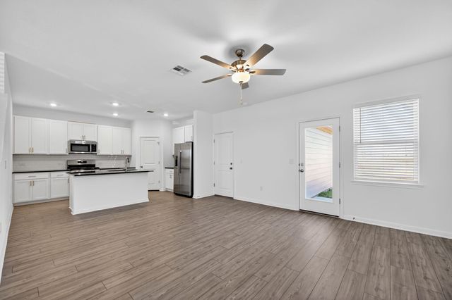 5804 Swedish Farms TER, Del Valle, TX 78617