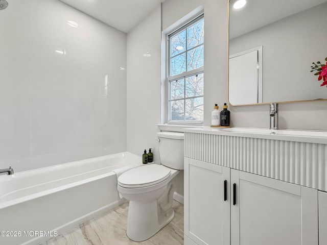 1 Shearwater Hollow, Bayville, NJ 08721