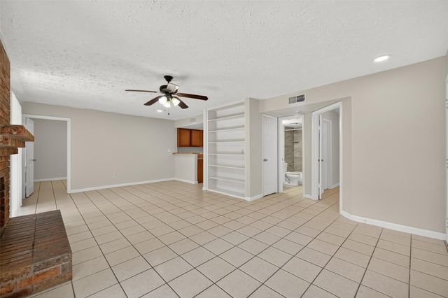 10555 Turtlewood Court 210, Houston, TX 77072