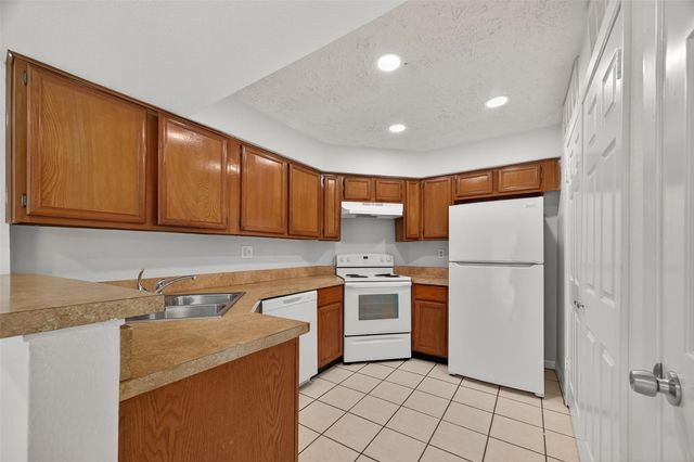10555 Turtlewood Court 210, Houston, TX 77072