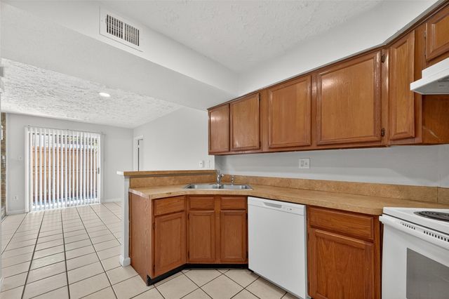 10555 Turtlewood Court 210, Houston, TX 77072