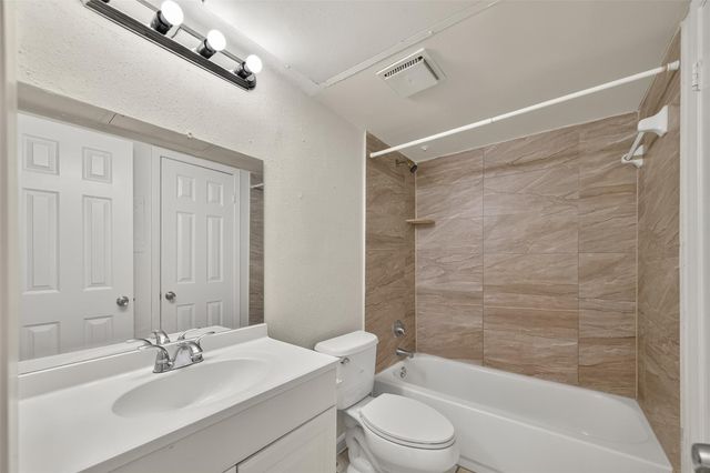 10555 Turtlewood Court 210, Houston, TX 77072
