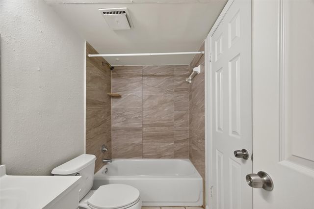 10555 Turtlewood Court 210, Houston, TX 77072