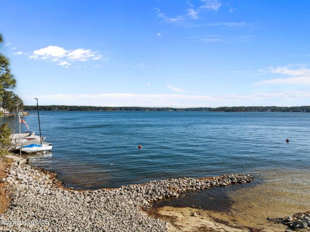 124 Carrington Square, West End, NC 27376