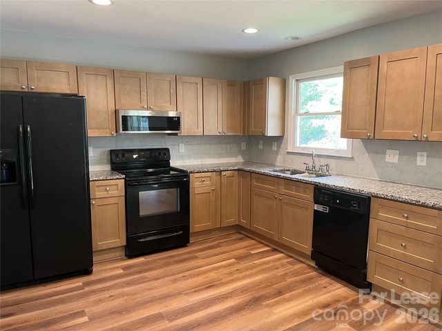 5221 Delivau Drive, Charlotte, NC 28215