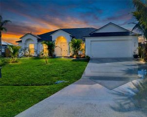 572 SW Mccomb Ave, Port St. Lucie, FL 34953