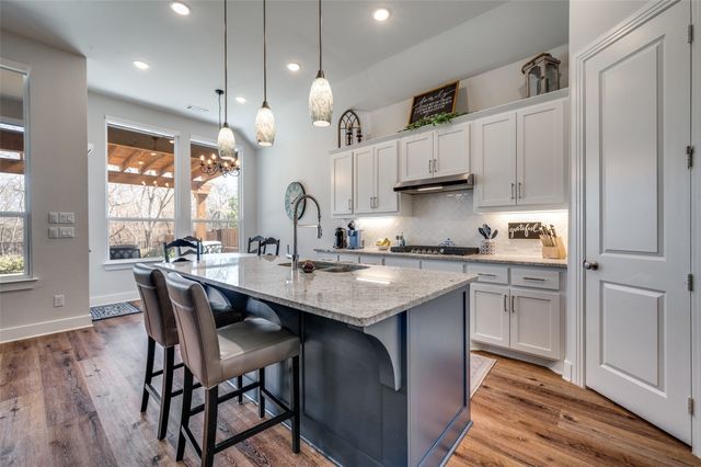 1521 Creekside Drive, Van Alstyne, TX 75495