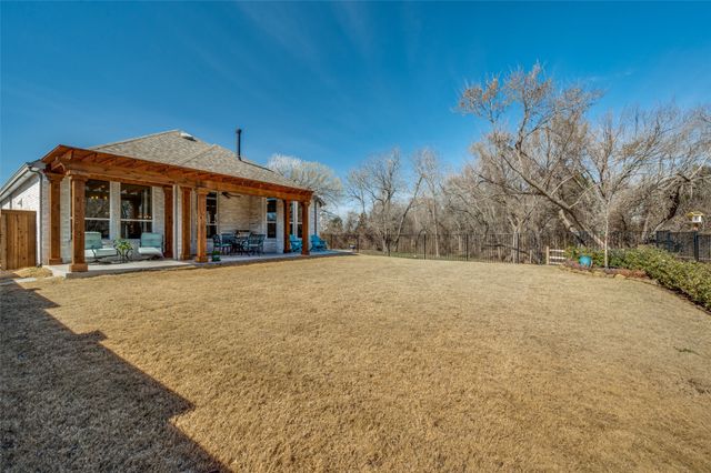 1521 Creekside Drive, Van Alstyne, TX 75495