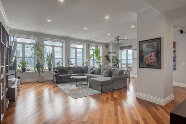 1717 S Prairie Avenue 2301, Chicago, IL 60616