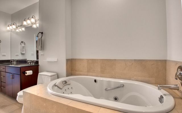 1717 S Prairie Avenue 2301, Chicago, IL 60616